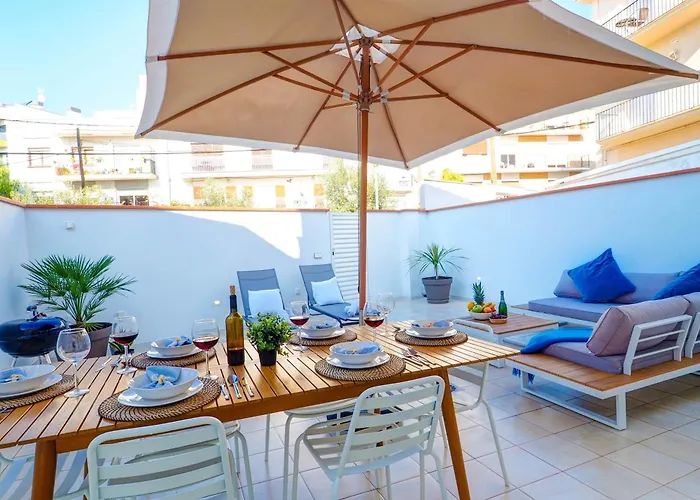 Apartment Sebastian Patio By Hello Homes